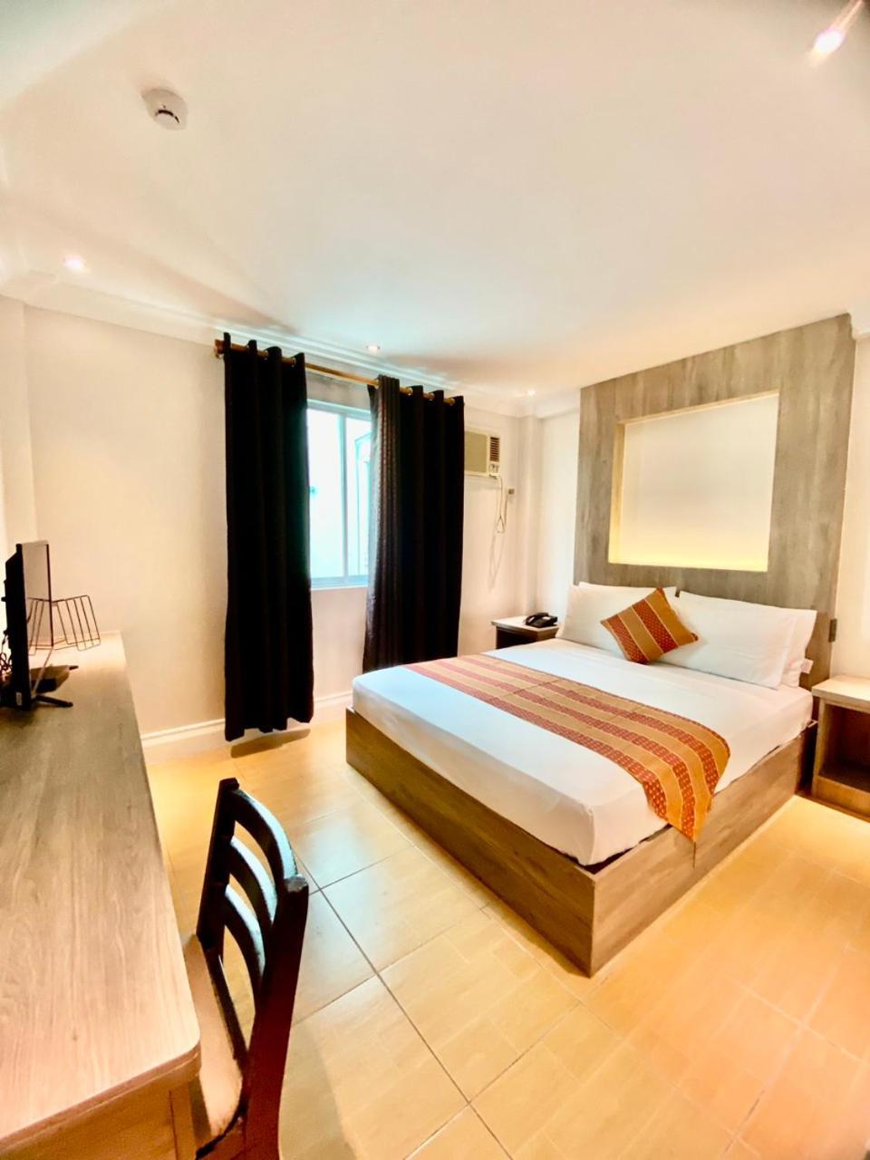 Hotel Euroasia By BLUEBOOKERS Angeles Exterior foto