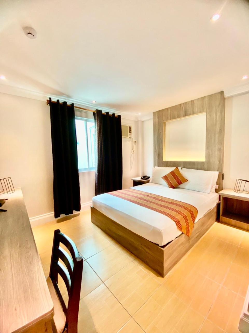 Hotel Euroasia By BLUEBOOKERS Angeles Exterior foto