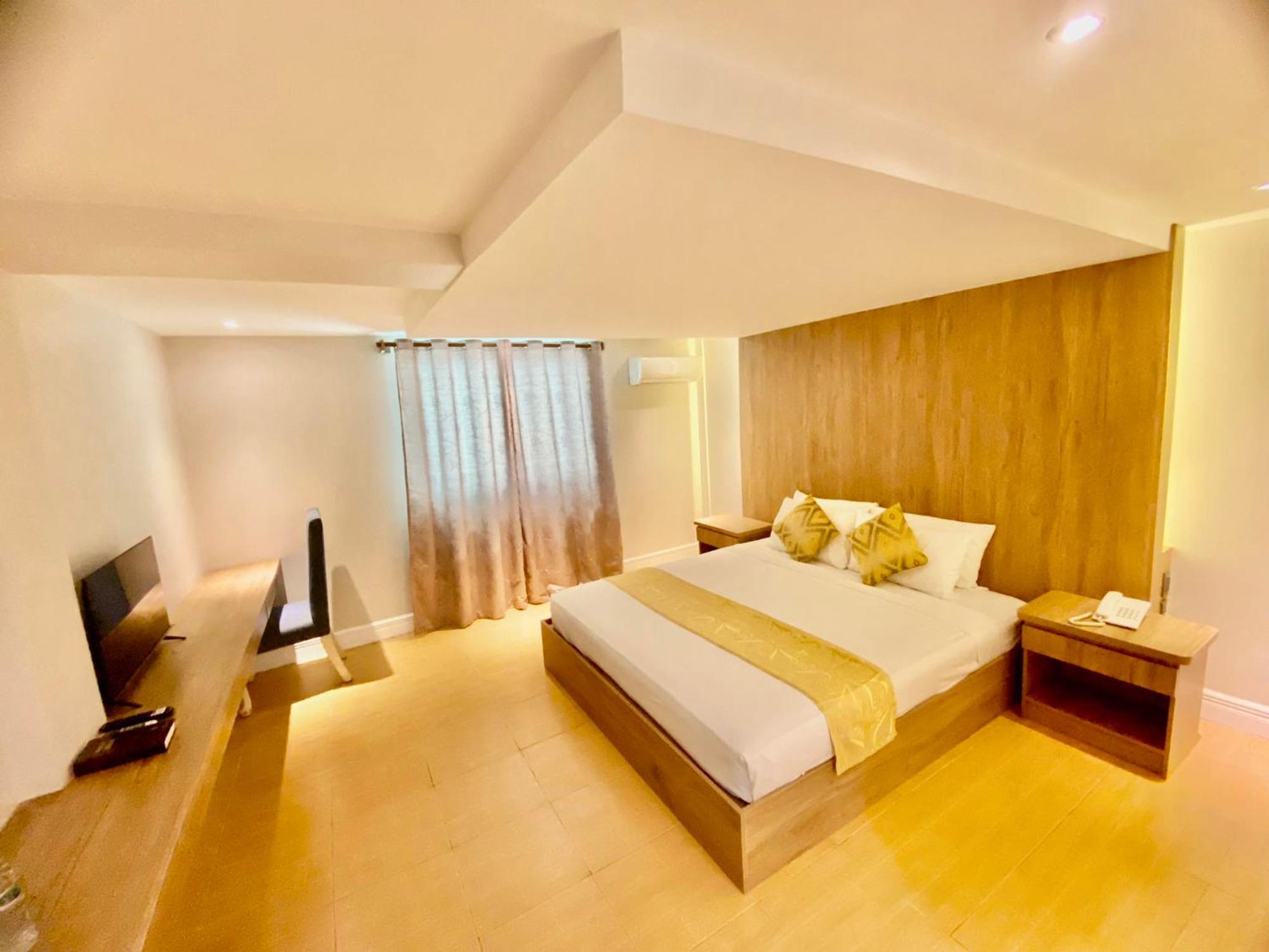 Hotel Euroasia By BLUEBOOKERS Angeles Exterior foto